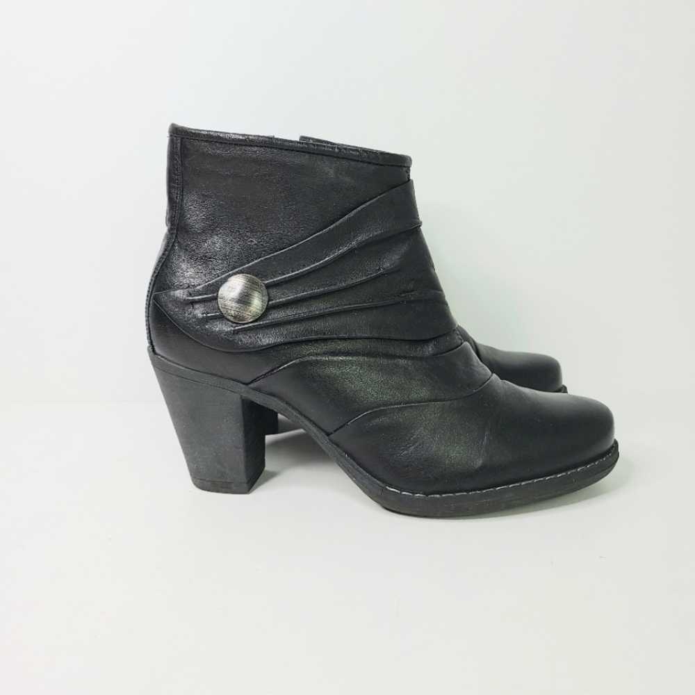 V Italia Ancona Black Genuine Leather Pleated Chunky Ankle Boot